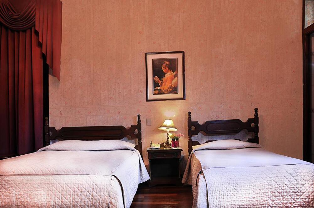 Foto de una habitación de Capital Plaza Hotel