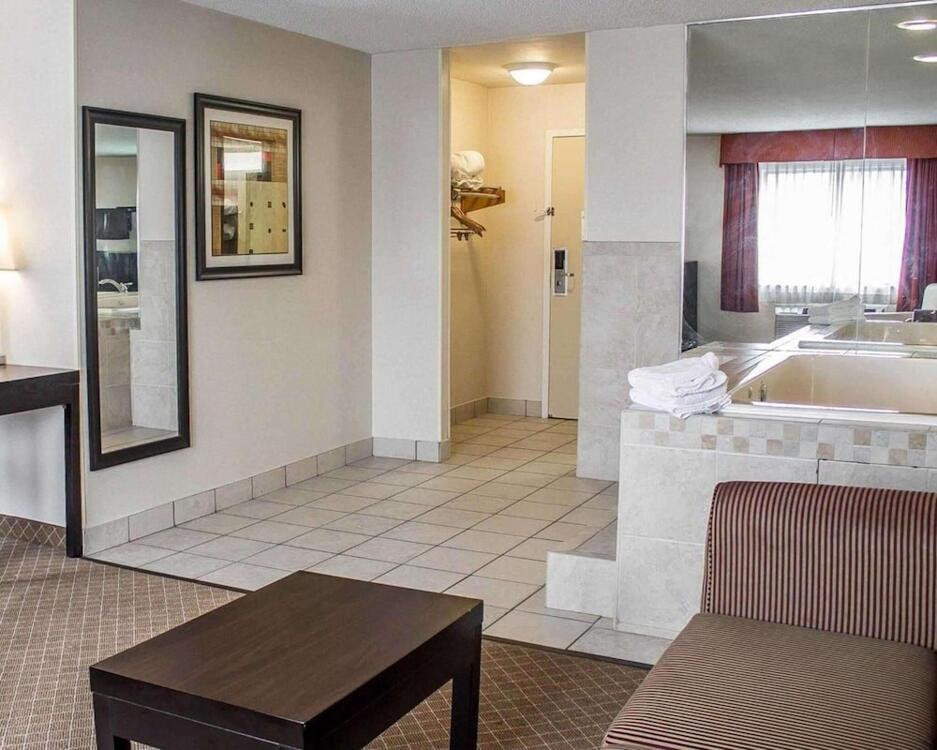 Foto del baño de Hotel Norwood Inn &amp;amp; Suites Columbus