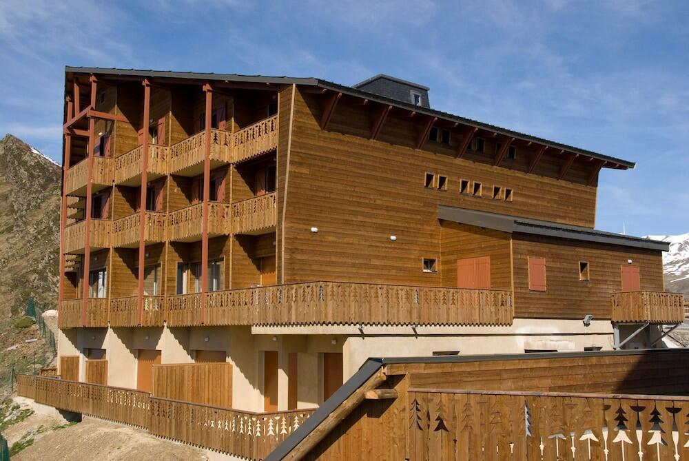Foto del exterior de Lagrange Vacances Les Chalets de l&amp;#039;Adet