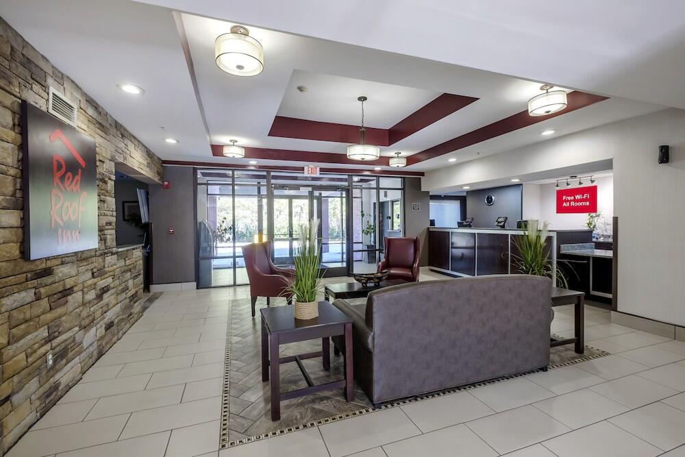 Foto de las zonas nobles de Hotel Red Roof Inn &amp;amp; Suites Savannah Airport