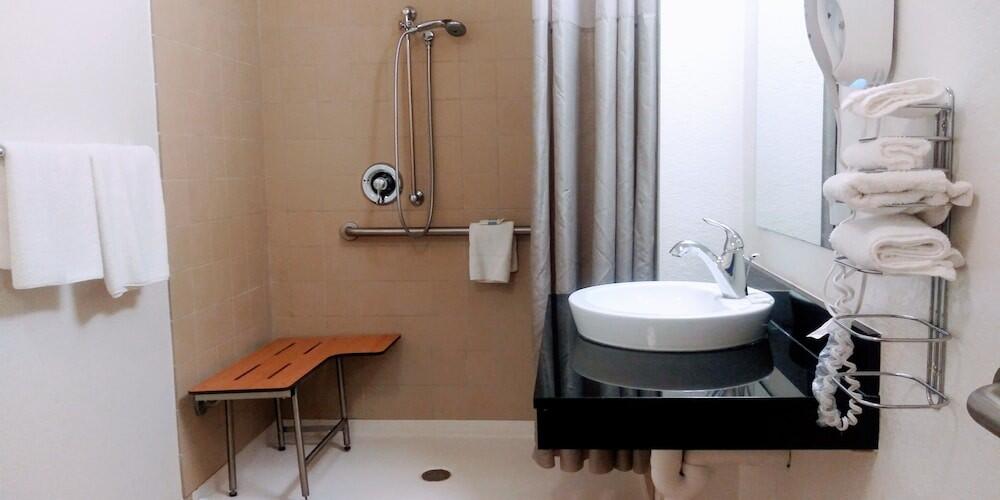 Foto del baño de Hotel American Inn
