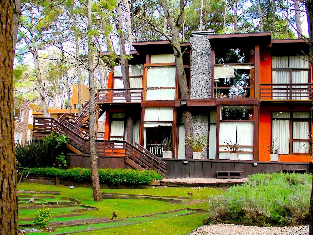 Foto del exterior de Altos Medanos Cabañas &amp;amp; Club de Bosque
