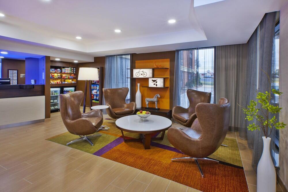Foto de las zonas nobles de Hotel Fairfield by Marriott Inn &amp;amp; Suites Herndon Reston