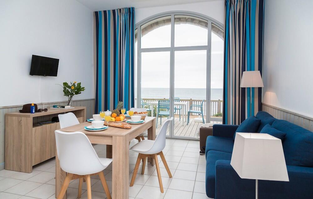 Foto de una habitación de Résidence Odalys Valentin plage