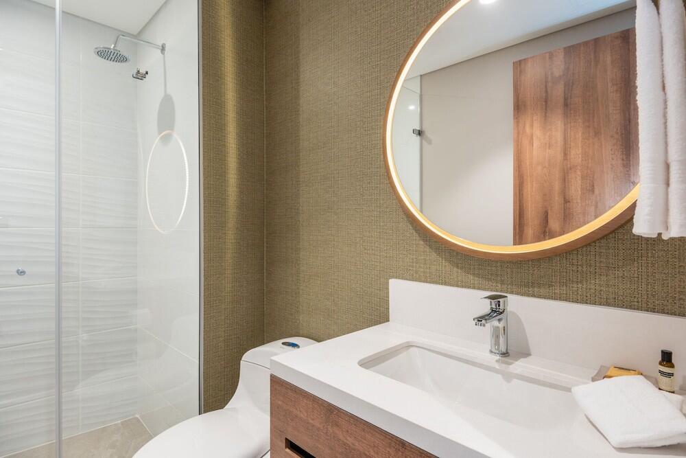 Foto del baño de Hotel Fairfield by Marriott Medellin Sabaneta