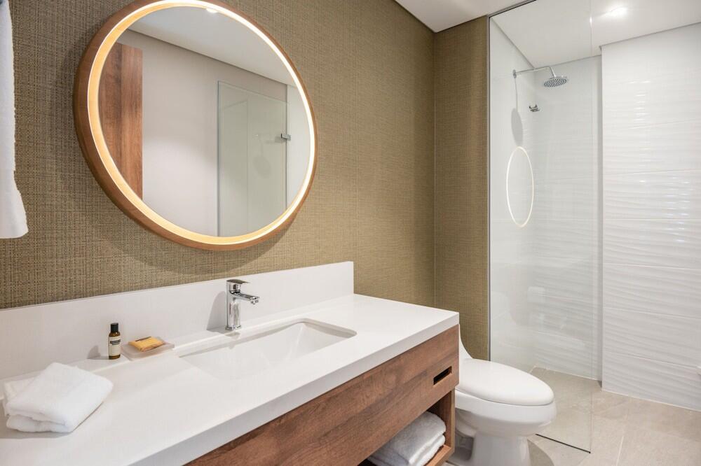 Foto del baño de Hotel Fairfield by Marriott Medellin Sabaneta