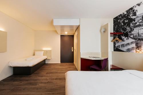 Foto de una habitación de B&amp;amp;B HOTEL Zürich Airport