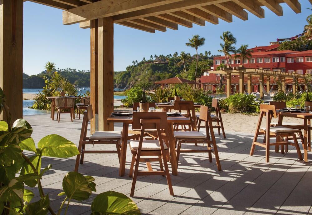 Foto de restauración de Hotel El Careyes Club &amp;amp; Residences