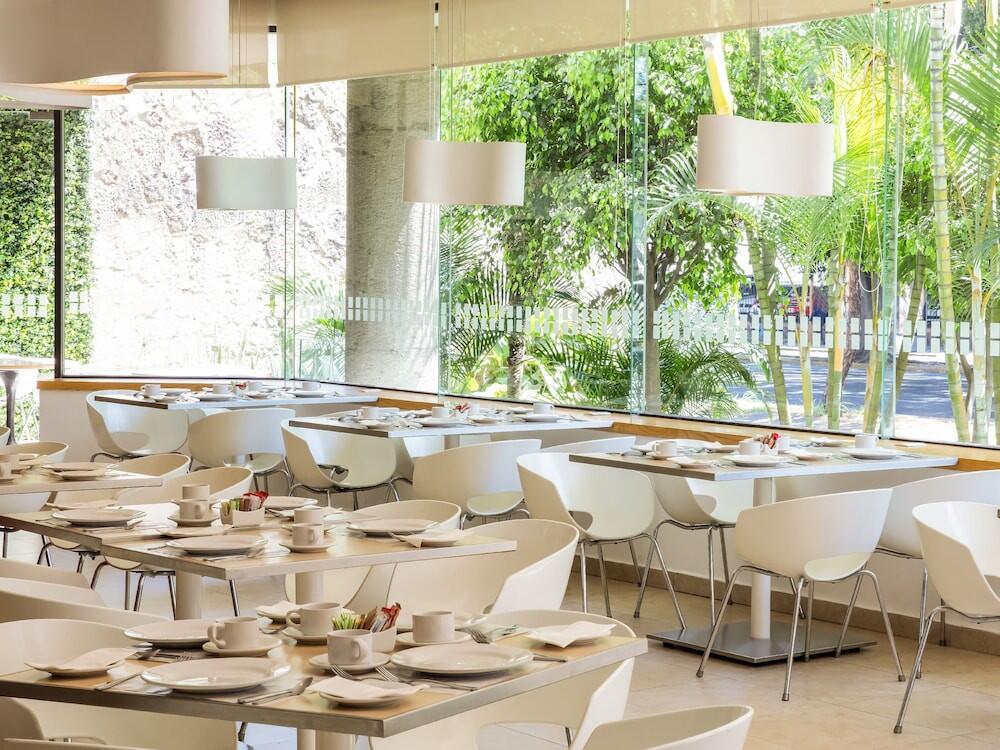 Foto de restauración de Hotel Fiesta Inn Guadalajara Periferico Poniente