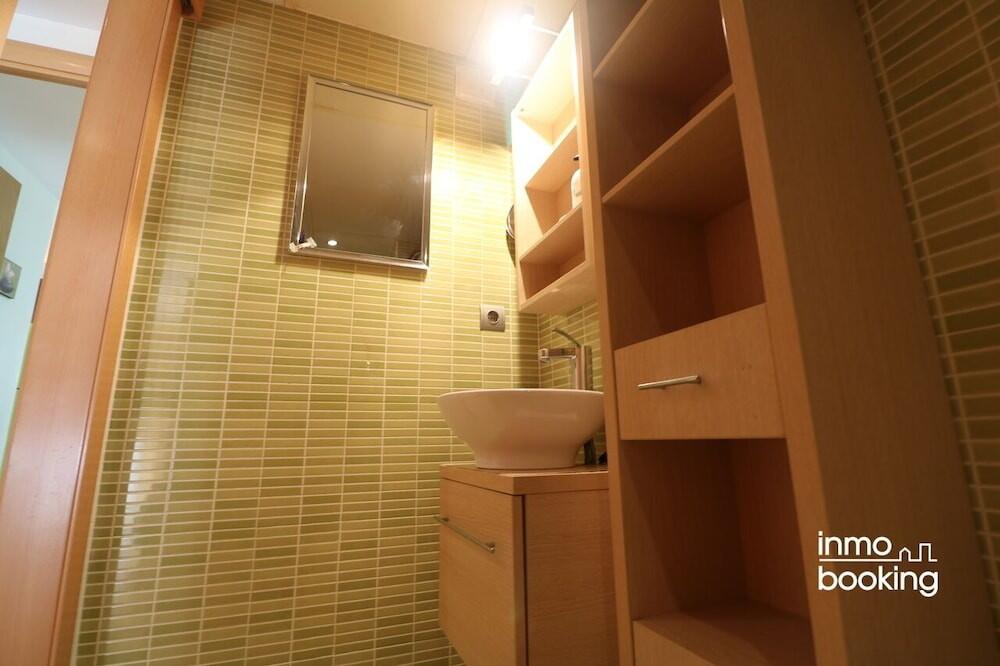 Foto del baño de InmoBooking Disseny Apartments