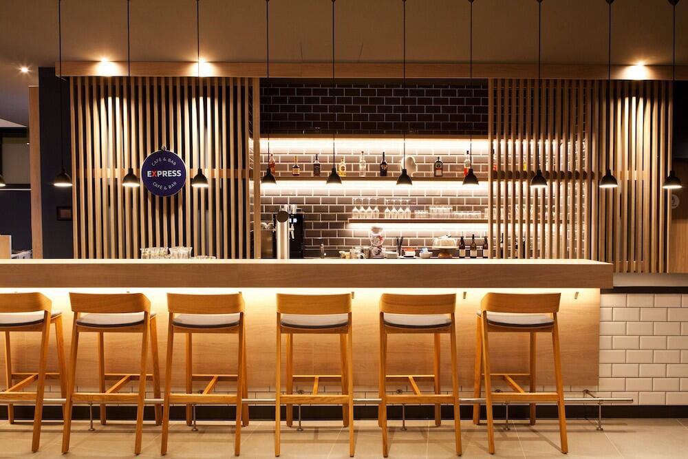 Foto de restauración de Holiday Inn Express - Offenburg, an IHG Hotel
