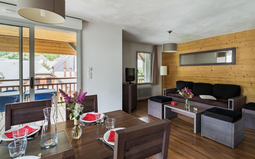 Foto de una habitación de Aparthotel Lagrange Vacances Le Clos Saint Hilaire