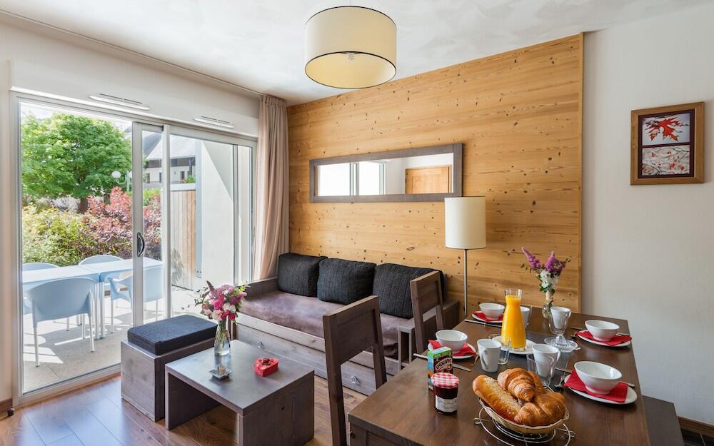 Foto de una habitación de Aparthotel Lagrange Vacances Le Clos Saint Hilaire