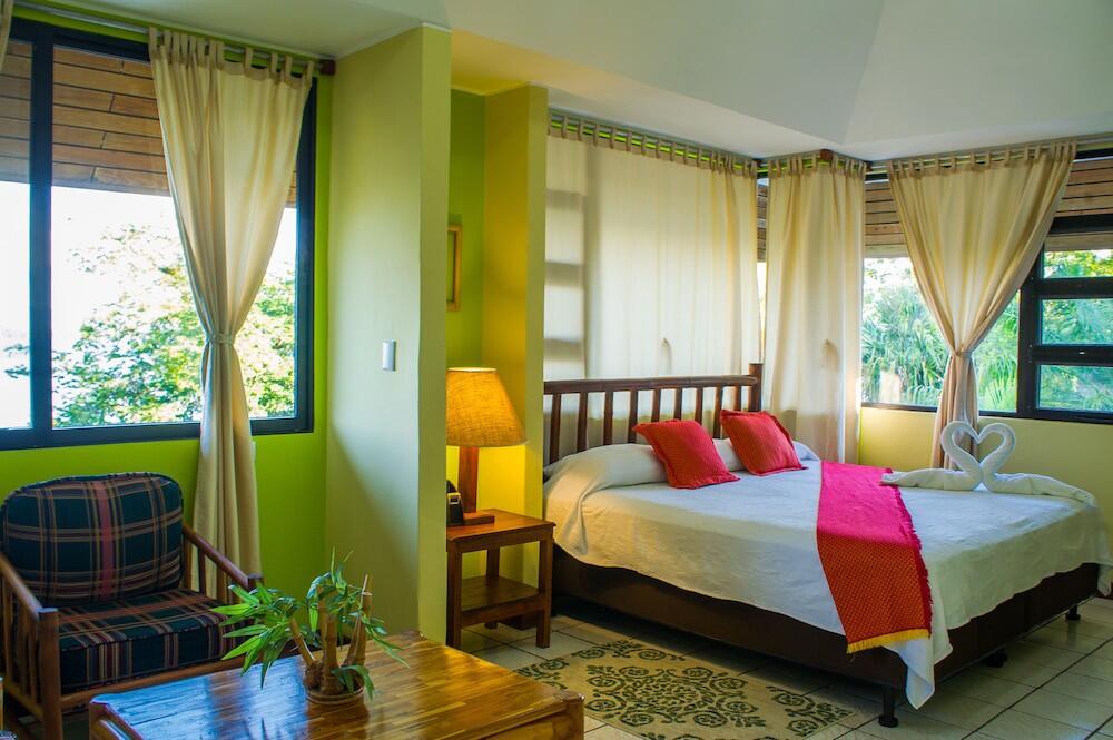 Foto de una habitación de Banana Palms Hotel