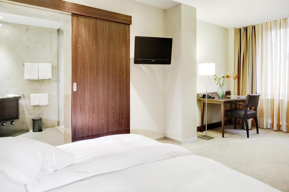 Foto de una habitación de Hotel du Commerce