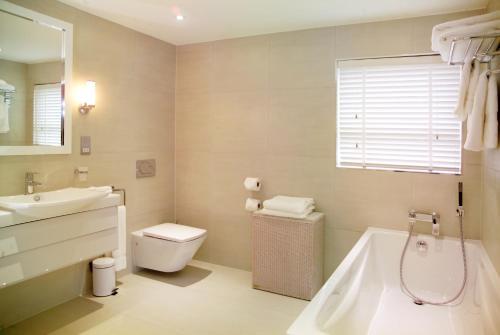 Foto del baño de Hotel La Place