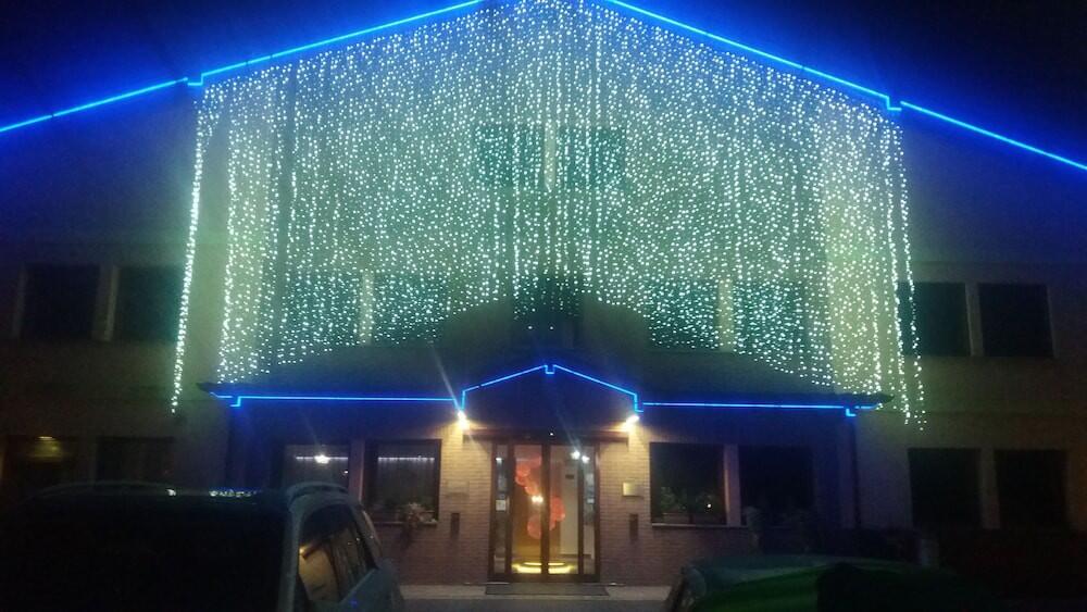 Foto del exterior de Orange Motel