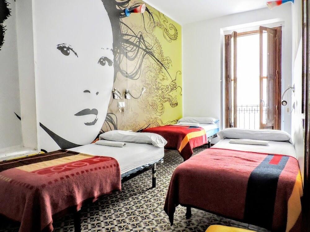 Foto de una habitación de Home Youth Hostel by Feetup Hostels
