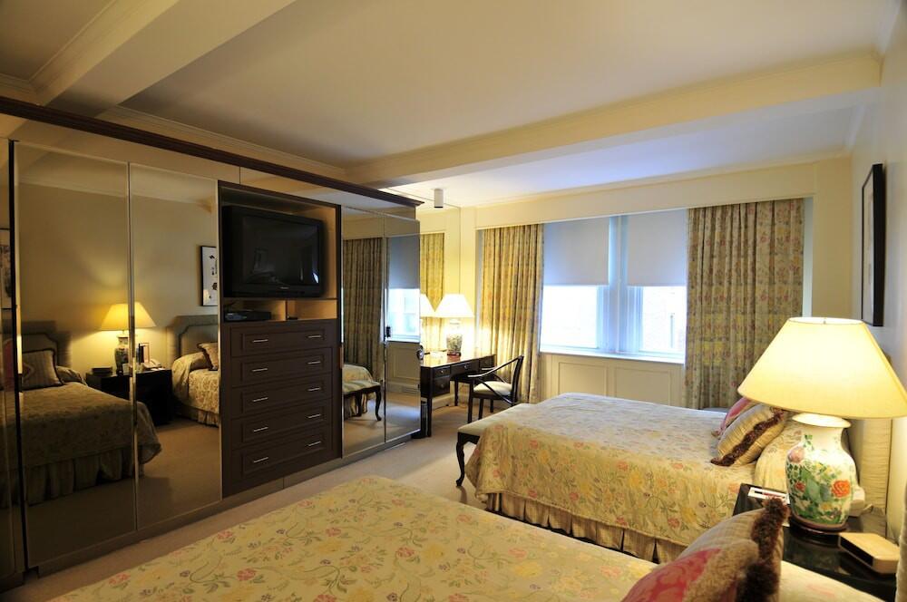 Foto de una habitación de Lombardy Hotel