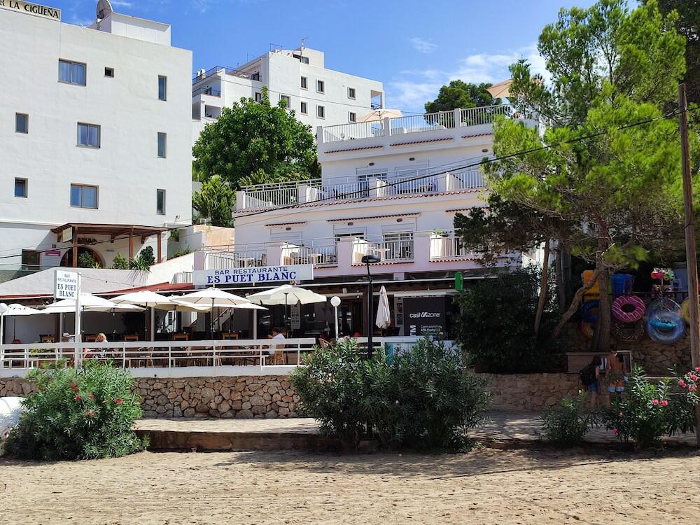Foto del exterior de Flats Friends Apartamentos Es Puet Blanc
