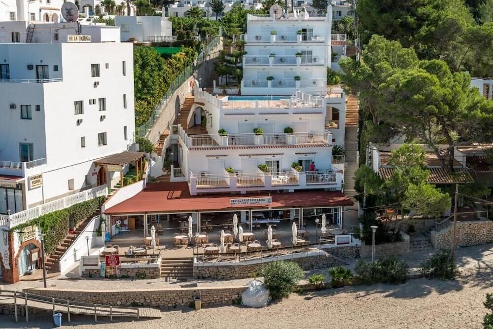 Foto del exterior de Flats Friends Apartamentos Es Puet Blanc